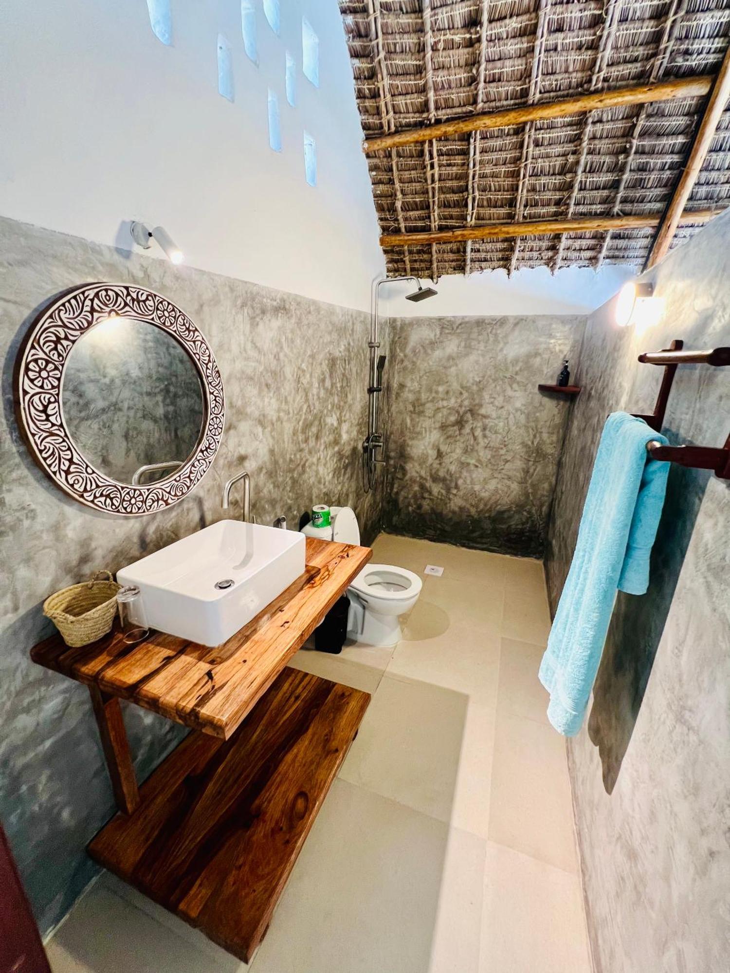 Mnana Beach Bungalows Pingwe Extérieur photo
