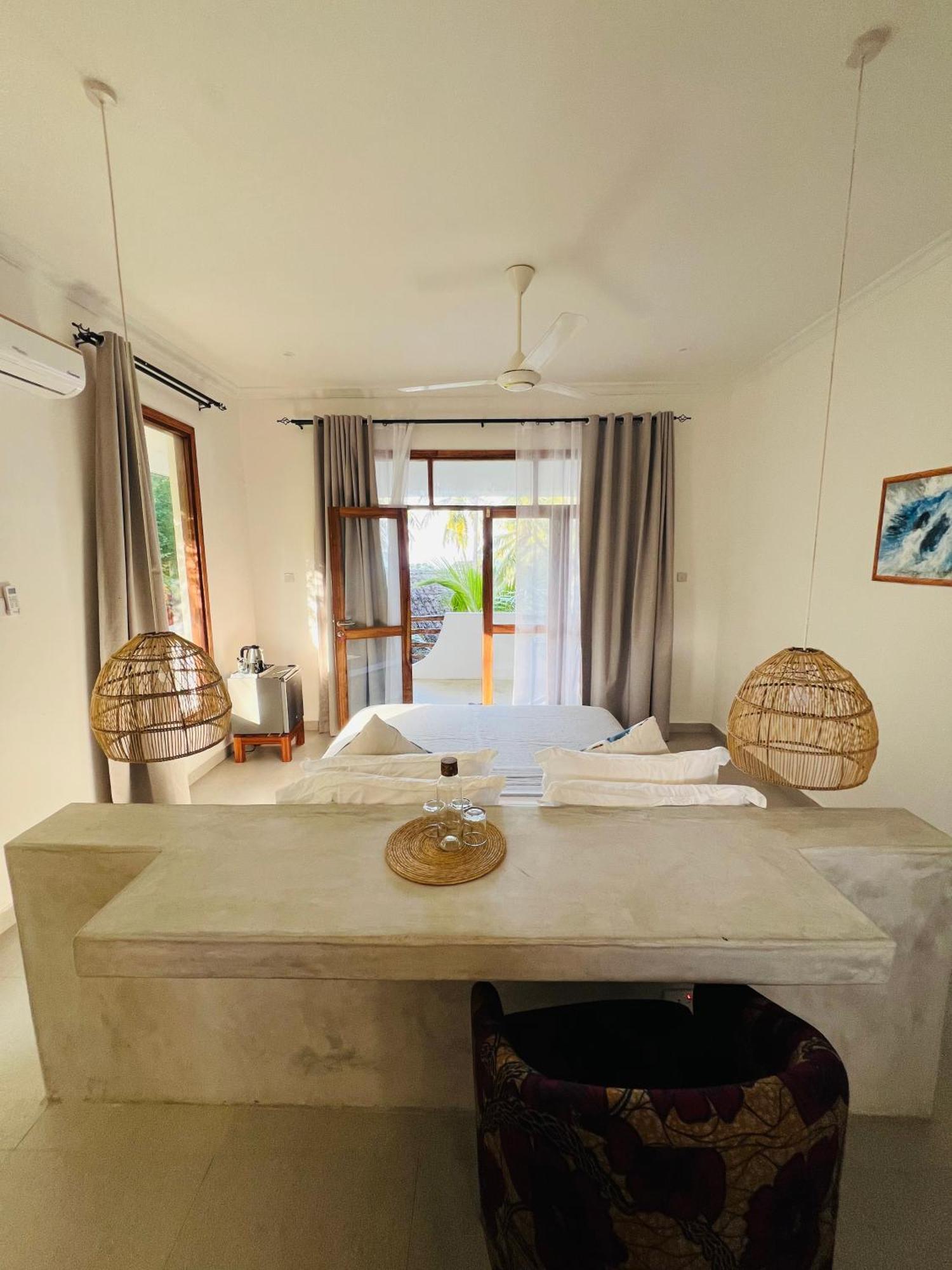 Mnana Beach Bungalows Pingwe Extérieur photo