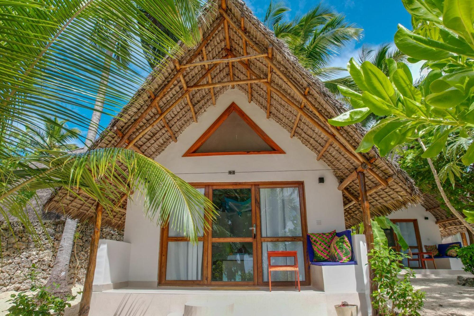 Mnana Beach Bungalows Pingwe Extérieur photo
