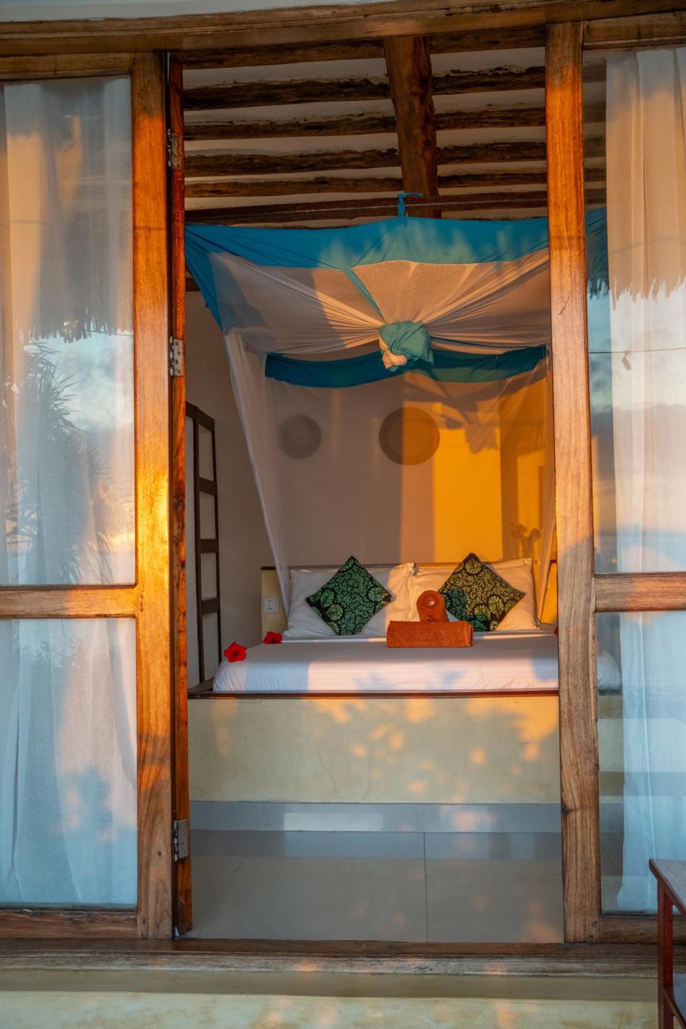 Mnana Beach Bungalows Pingwe Extérieur photo